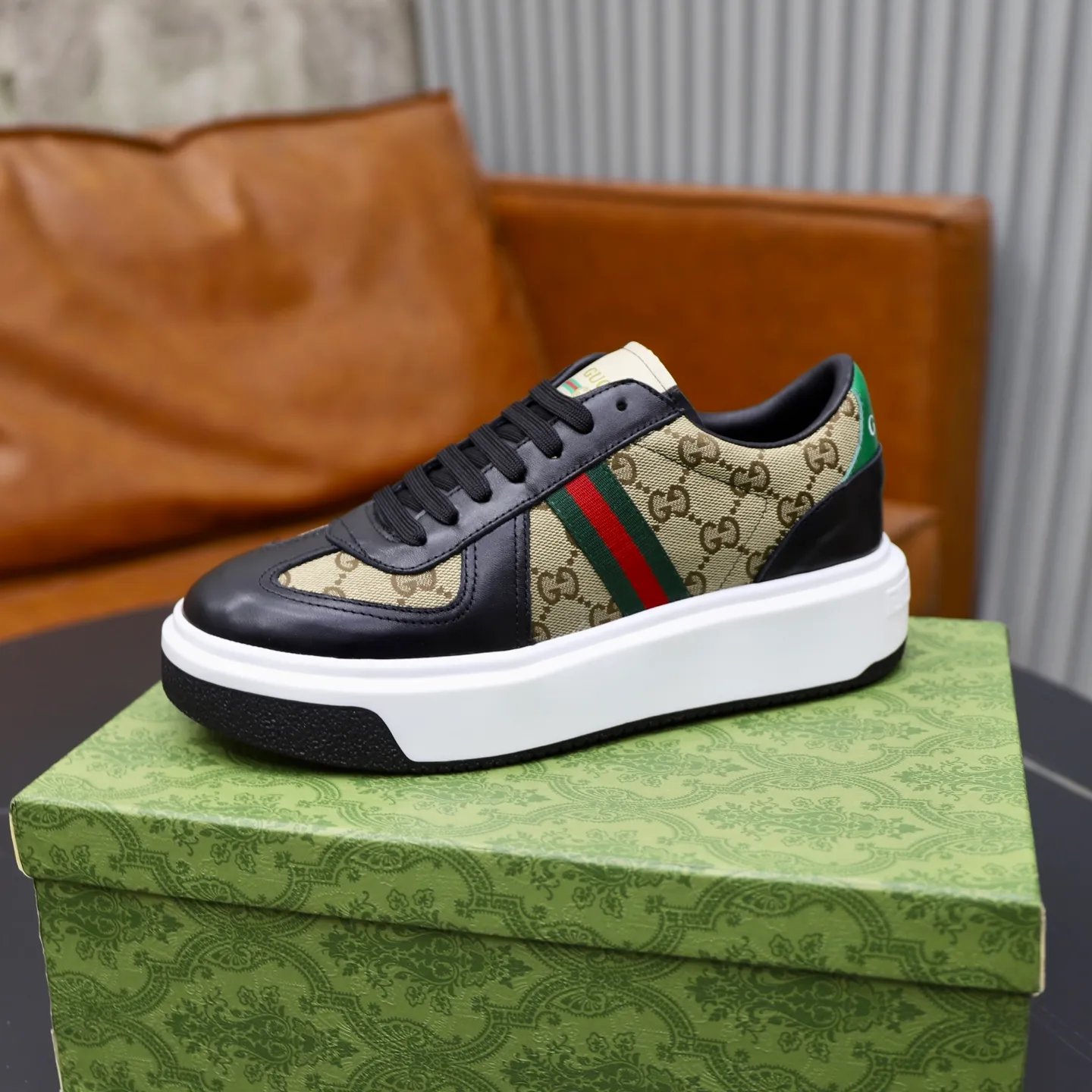 Ex-factory price: 462💰🙅‍♂️🙅‍♂️🙅‍♂️ Brand: GUCCI Standard code: 38-44 (45 customized) Grade: Same as the official website Material: Original material splicing Comfortable and breathable lining Lightweight and wear-resistant sports outsole Style category: Men's fashionable casual shoes Running sneakers Distinguished luxury brand elements Top luxury Color: actual picture color